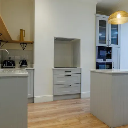 アパート Guestready - Contemporary With Garden *