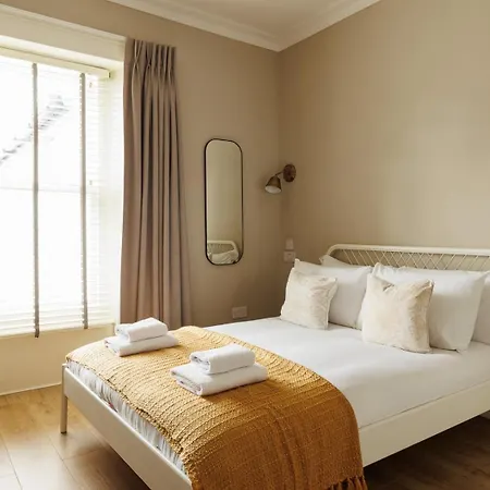 Guestready - Contemporary With Garden Daire *